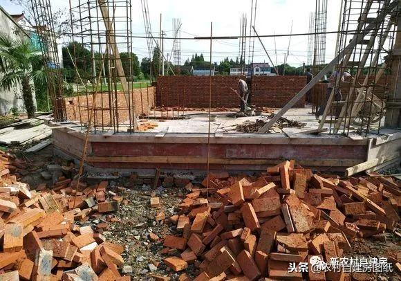 江蘇小伙回農(nóng)村自建別墅，包工包料每瓶1200，村里還有花海、草坪！