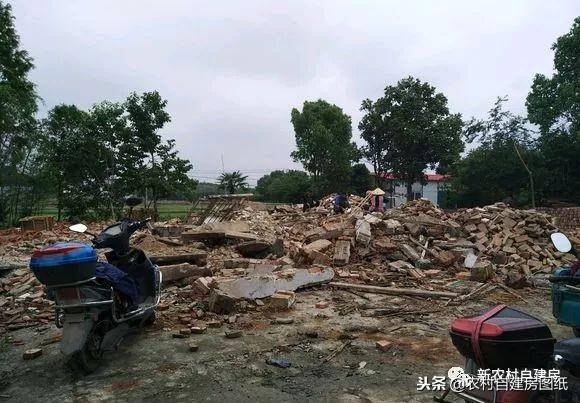 江蘇小伙回農(nóng)村自建別墅，包工包料每瓶1200，村里還有花海、草坪！