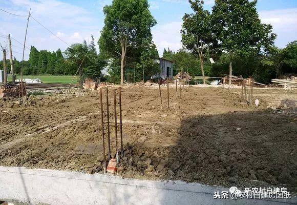 江蘇小伙回農(nóng)村自建別墅，包工包料每瓶1200，村里還有花海、草坪！