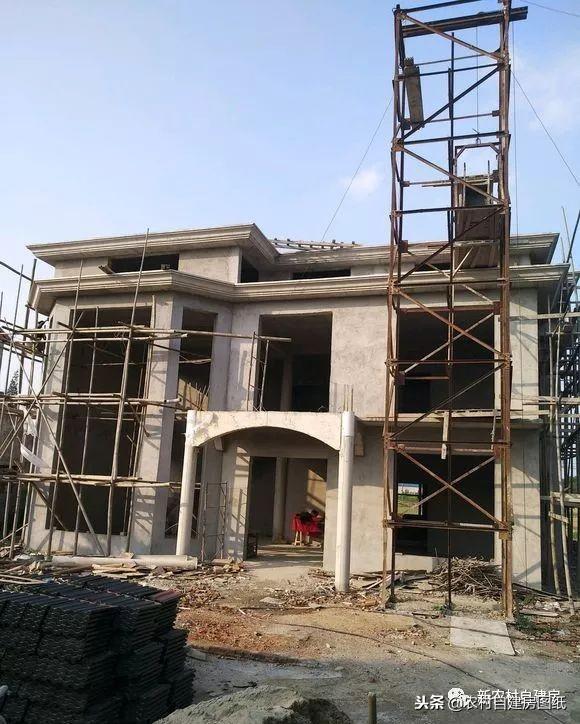 江蘇小伙回農(nóng)村自建別墅，包工包料每瓶1200，村里還有花海、草坪！