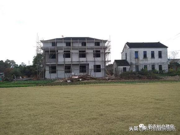 江蘇小伙回農(nóng)村自建別墅，包工包料每瓶1200，村里還有花海、草坪！