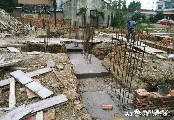 江蘇小伙回農(nóng)村自建別墅，包工包料每瓶1200，村里還有花海、草坪！