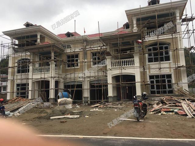 今年的蓋房愿望實現(xiàn)了嗎？2套豪華雙拼別墅實拍照片，過年想低調都難