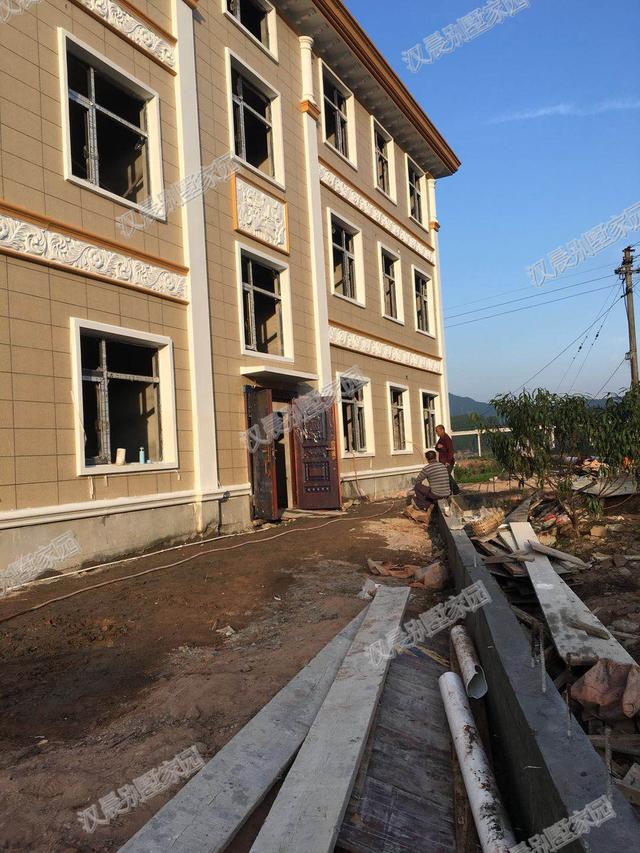 今年的蓋房愿望實現(xiàn)了嗎？2套豪華雙拼別墅實拍照片，過年想低調都難