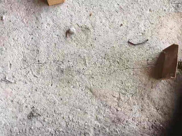 農村新建好的的房子樓板開裂，看著都揪心，注意要這樣綁鋼筋