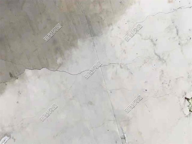 農村新建好的的房子樓板開裂，看著都揪心，注意要這樣綁鋼筋