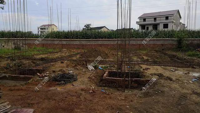 農(nóng)村孝子彗星修建三層別墅，父親生病母親監(jiān)工，主體70萬(wàn)建成，凝聚著一家人的愛(ài)