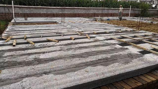 農(nóng)村孝子彗星修建三層別墅，父親生病母親監(jiān)工，主體70萬(wàn)建成，凝聚著一家人的愛(ài)