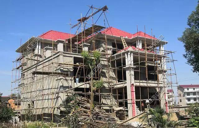 農(nóng)村孝子彗星修建三層別墅，父親生病母親監(jiān)工，主體70萬(wàn)建成，凝聚著一家人的愛(ài)