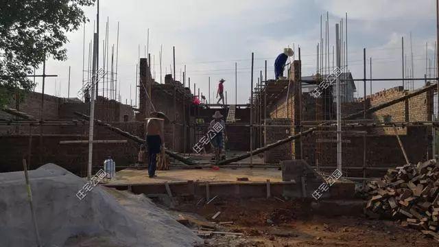 農(nóng)村孝子彗星修建三層別墅，父親生病母親監(jiān)工，主體70萬(wàn)建成，凝聚著一家人的愛(ài)