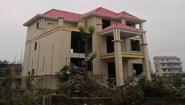 農(nóng)村孝子彗星修建三層別墅，父親生病母親監(jiān)工，主體70萬(wàn)建成，凝聚著一家人的愛(ài)