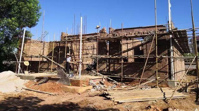 農(nóng)村孝子彗星修建三層別墅，父親生病母親監(jiān)工，主體70萬(wàn)建成，凝聚著一家人的愛(ài)