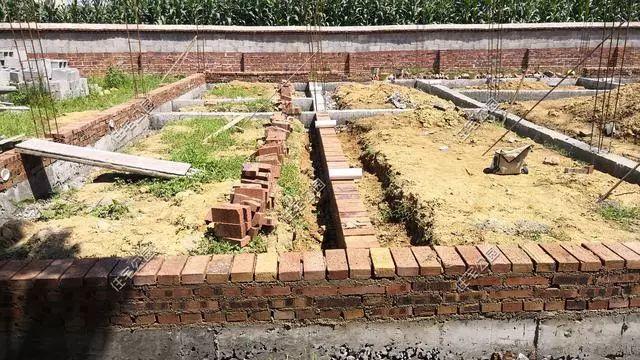 農(nóng)村孝子彗星修建三層別墅，父親生病母親監(jiān)工，主體70萬(wàn)建成，凝聚著一家人的愛(ài)