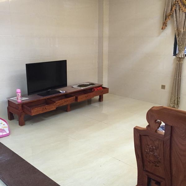 聽說這樣的農(nóng)村別墅在福建省非常普通，簡裝接地氣，樓梯有檔次！