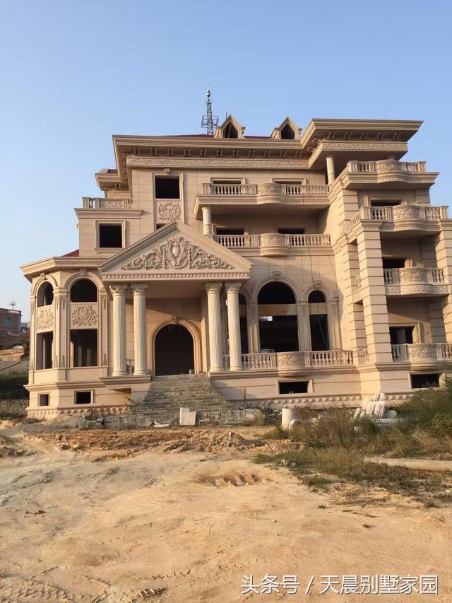 聽說這樣的農(nóng)村別墅在福建省非常普通，簡裝接地氣，樓梯有檔次！