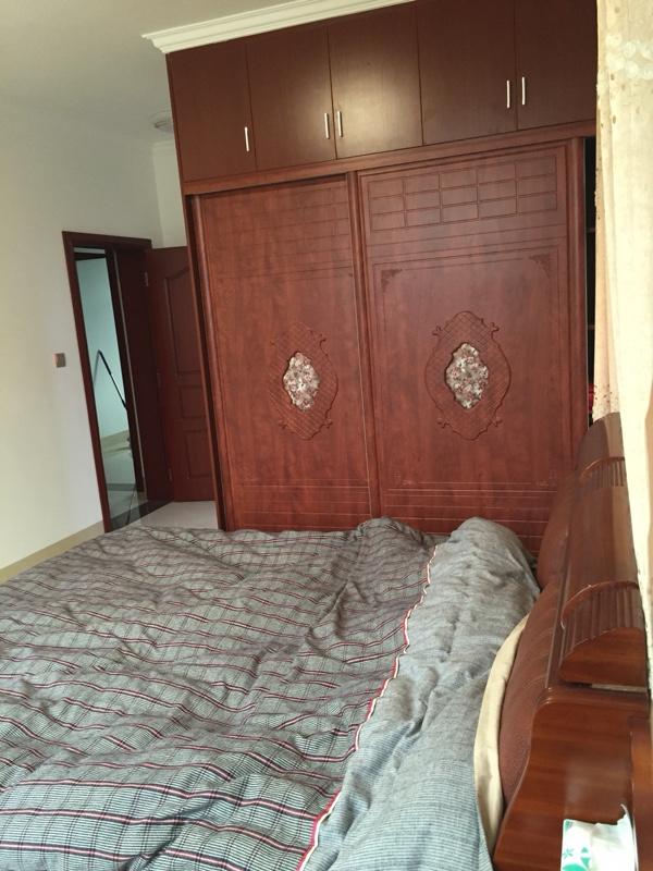 聽說這樣的農(nóng)村別墅在福建省非常普通，簡裝接地氣，樓梯有檔次！