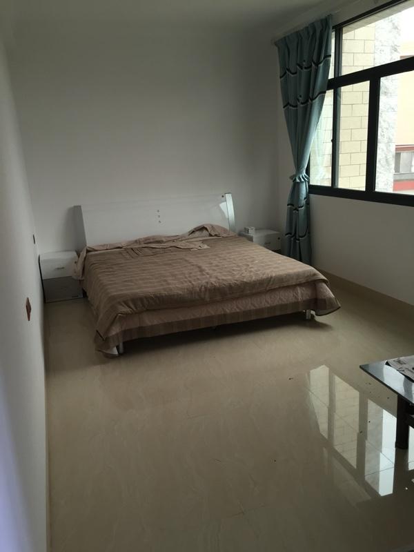 聽說這樣的農(nóng)村別墅在福建省非常普通，簡裝接地氣，樓梯有檔次！