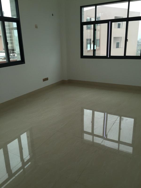 聽說這樣的農(nóng)村別墅在福建省非常普通，簡裝接地氣，樓梯有檔次！