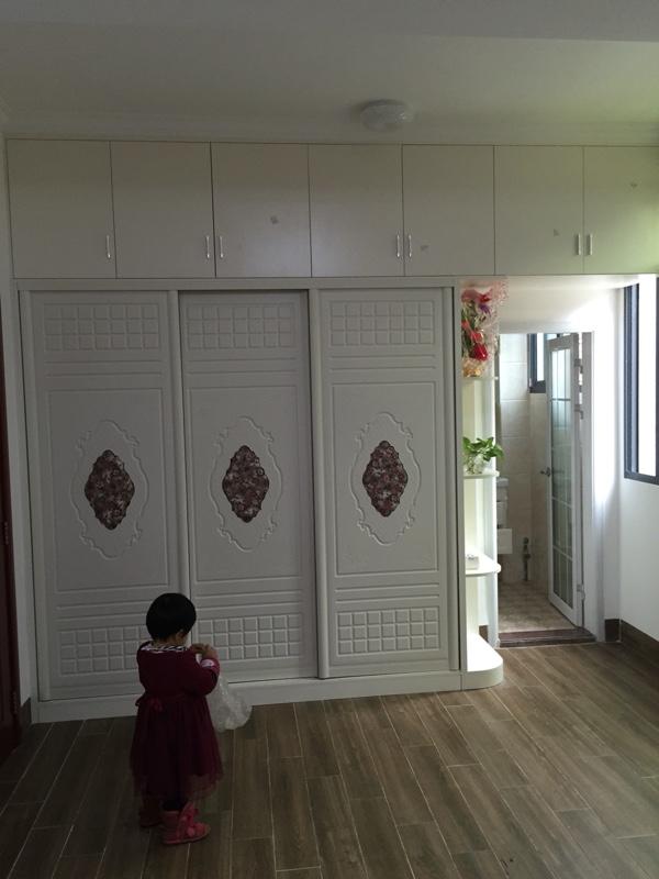 聽說這樣的農(nóng)村別墅在福建省非常普通，簡裝接地氣，樓梯有檔次！