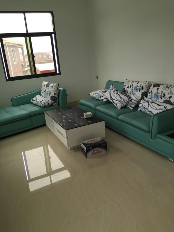 聽說這樣的農(nóng)村別墅在福建省非常普通，簡裝接地氣，樓梯有檔次！