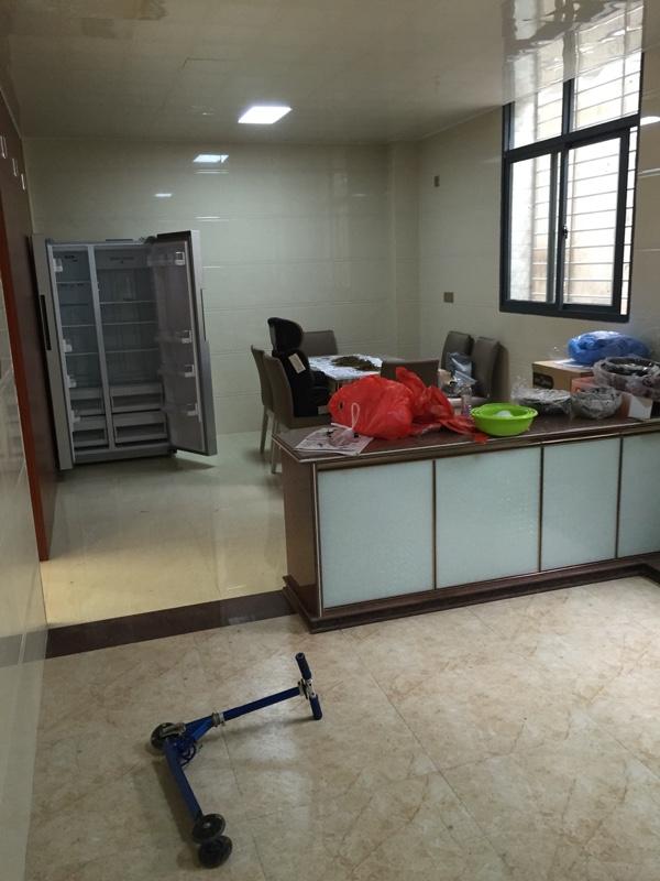 聽說這樣的農(nóng)村別墅在福建省非常普通，簡裝接地氣，樓梯有檔次！