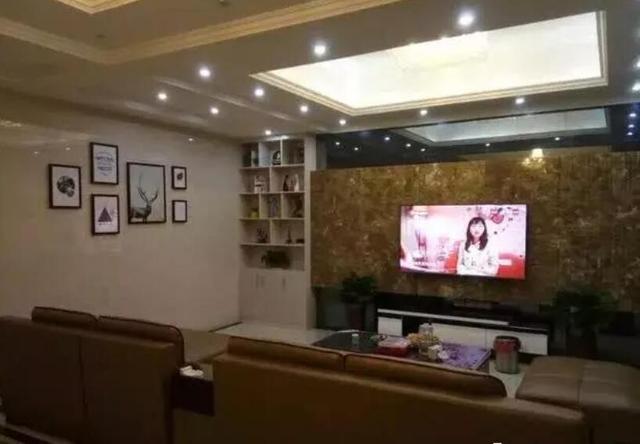 真嗨?。〗ǔ蛇@棟農(nóng)村別墅，人生達到了巔峰，父母都笑得合不攏嘴！