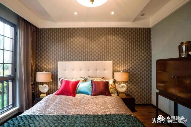 12.3X10.4米三層歐式樓房設(shè)計圖，超大落地窗戶挑空大客廳+大露臺！