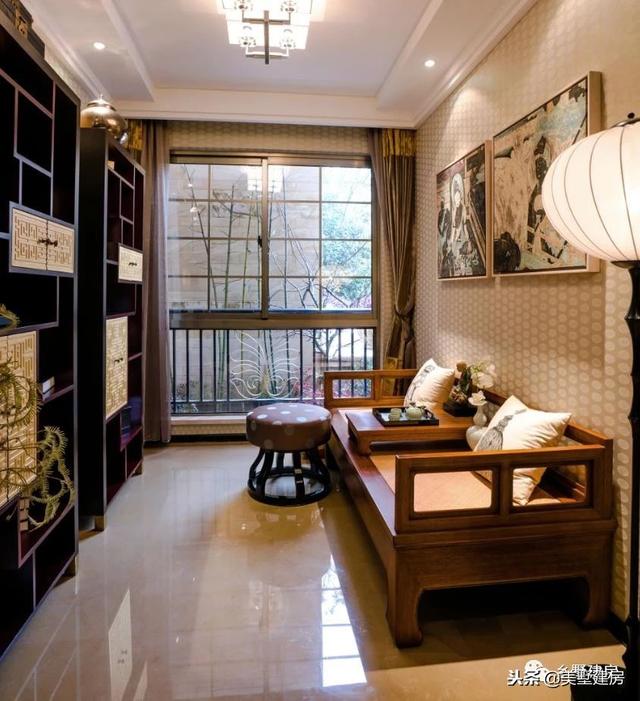 12.3X10.4米三層歐式樓房設(shè)計圖，超大落地窗戶挑空大客廳+大露臺！