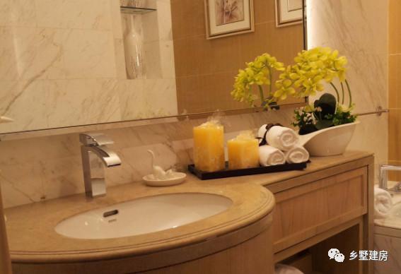 帶超大車庫和挑空客廳的四層別墅設計圖，別墅精致更實用，不比城里的別墅差