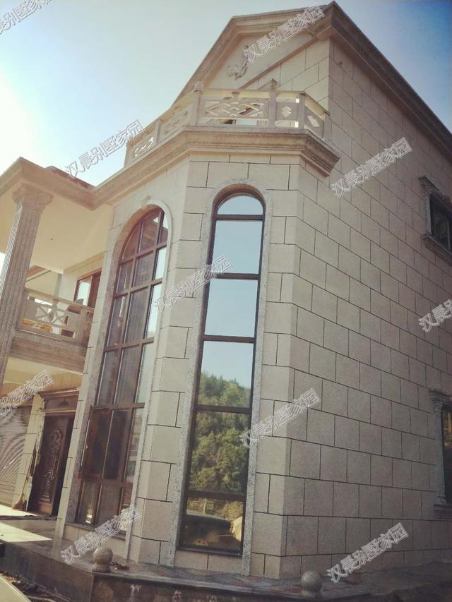 占地117平的三層別墅設(shè)計(jì)圖，帶車庫，帶實(shí)景效果圖，小戶型中的精品！