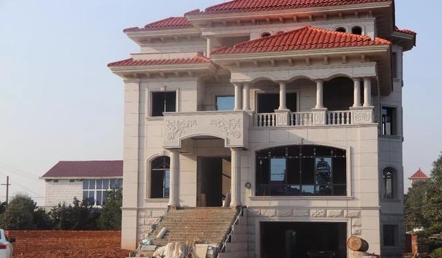 豪華氣派的三層半別墅設計圖，這棟別墅光主體就花了60來萬