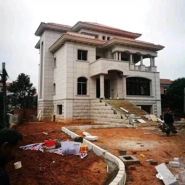 豪華氣派的三層半別墅設計圖，這棟別墅光主體就花了60來萬