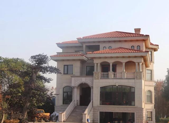 豪華氣派的三層半別墅設計圖，這棟別墅光主體就花了60來萬