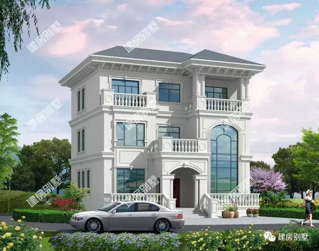 開間13米的鄉(xiāng)村三層自建房，都有挑空的客廳，氣派非凡