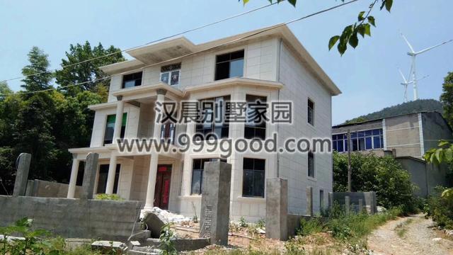 經(jīng)典氣派農(nóng)村別墅設(shè)計圖，13.1X11.4米，提高了居住的安全舒適性