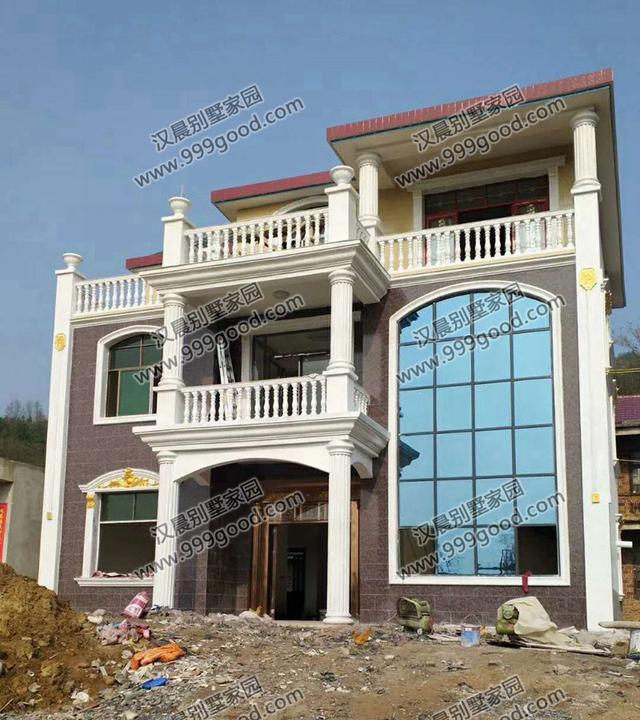 占地131平三層農(nóng)村自建房，兩種外觀配色方案，無論哪種都是不易過時。