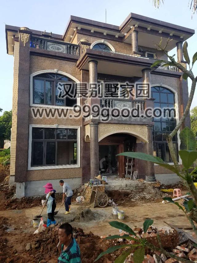 占地131平三層農(nóng)村自建房，兩種外觀配色方案，無論哪種都是不易過時。