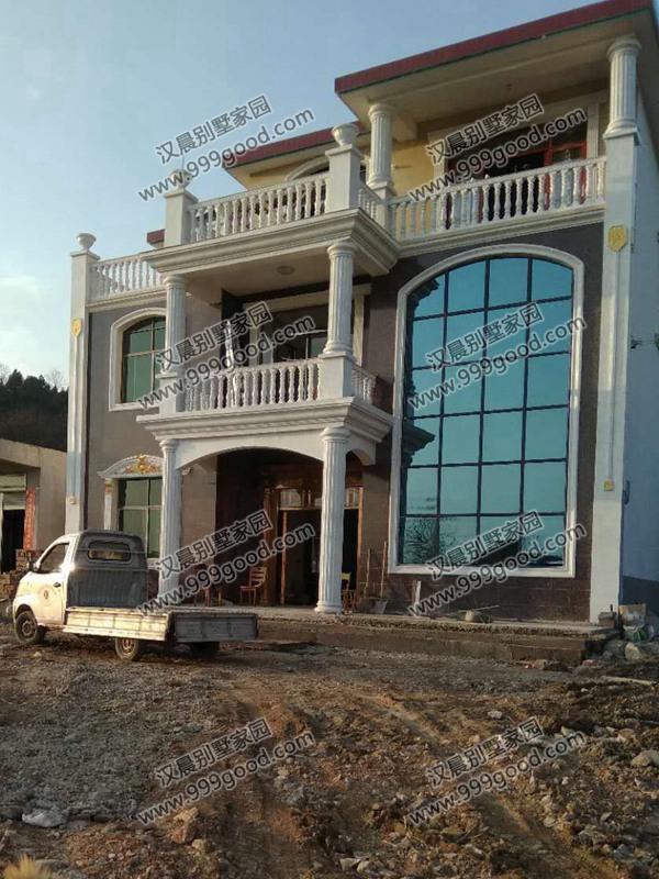 占地131平三層農(nóng)村自建房，兩種外觀配色方案，無論哪種都是不易過時。