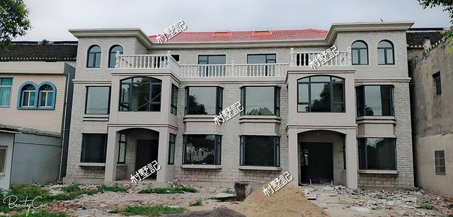 湖南兄弟建三層雙拼戶型設計圖，房子蓋好以后，村民都來串門，美極了！