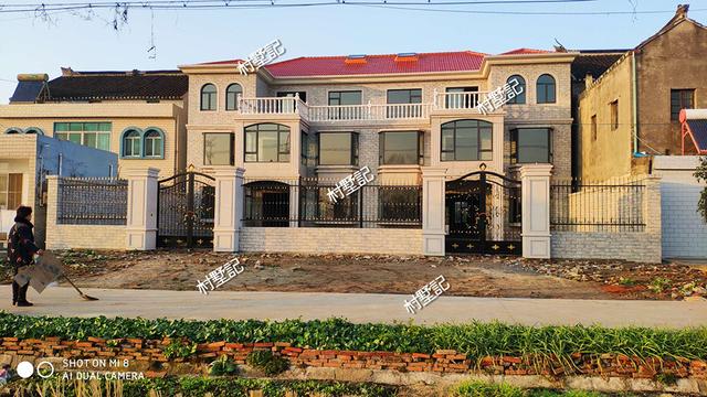 湖南兄弟建三層雙拼戶型設計圖，房子蓋好以后，村民都來串門，美極了！