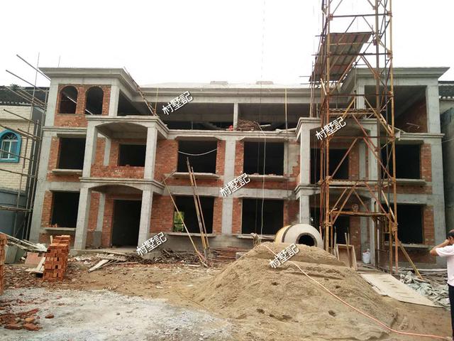 湖南兄弟建三層雙拼戶型設計圖，房子蓋好以后，村民都來串門，美極了！