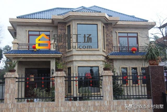 經(jīng)典農(nóng)村二層歐式小樓設(shè)計(jì)圖，外觀大氣，內(nèi)部實(shí)用，四種內(nèi)布局設(shè)計(jì)方案任你挑選。