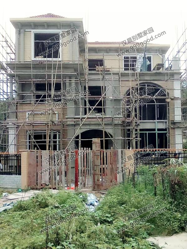 占地143三層經(jīng)典別墅設(shè)計(jì)圖，內(nèi)配復(fù)式大客廳和大露臺(tái)，清淡素雅，經(jīng)典自建房就是比你家好