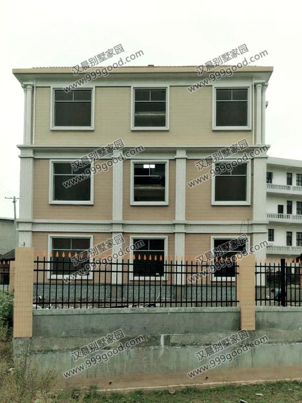 占地143三層經(jīng)典別墅設(shè)計(jì)圖，內(nèi)配復(fù)式大客廳和大露臺(tái)，清淡素雅，經(jīng)典自建房就是比你家好