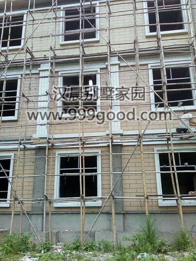 占地143三層經(jīng)典別墅設(shè)計(jì)圖，內(nèi)配復(fù)式大客廳和大露臺(tái)，清淡素雅，經(jīng)典自建房就是比你家好