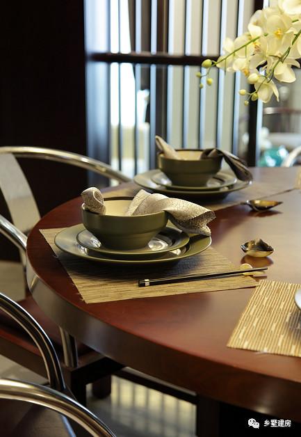 新中式二層小樓設(shè)計(jì)圖，帶車庫，設(shè)計(jì)新穎，經(jīng)濟(jì)實(shí)用，看完，你就信服了！