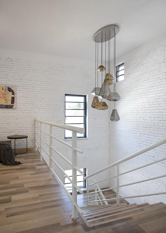 農(nóng)村建房也能建成這樣的白色別墅，設(shè)計(jì)也太新穎了吧！