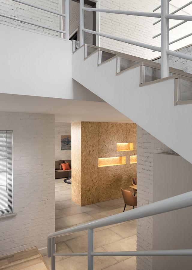 農(nóng)村建房也能建成這樣的白色別墅，設(shè)計(jì)也太新穎了吧！