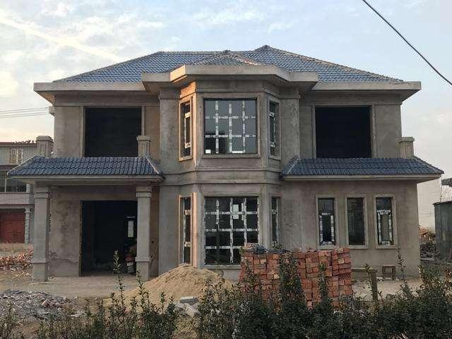 娶了個(gè)城里老婆，在村里蓋一棟漂亮別墅，簡直是人生贏家！