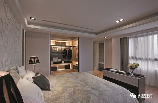 現(xiàn)代風(fēng)格三層別墅，大玻璃窗設(shè)計(jì)，室內(nèi)亮堂，窄面寬也能走路帶風(fēng)。